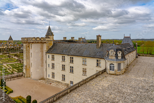 chateau de villandry, architecture, tower, europe, building, castle, church, cathedral, travel, france, city, landmark, tourism, medieval, ancient, sky, history, old, monument, historic, water, stone,