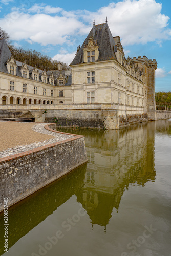 chateau de villandry, architecture, tower, europe, building, castle, church, cathedral, travel, france, city, landmark, tourism, medieval, ancient, sky, history, old, monument, historic, water, stone,