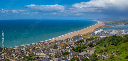 Fotografie Panoramic view of barrier beach (Chesil Beach), Isle of Portland near Weymouth,