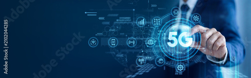 Tableau sur toile Expert will handhold 5G Technology infrastructure via a secure high-speed network to optimize global data connectivity