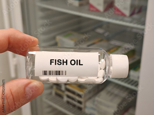 Foto FISH OIL omega 3 fatty acid supplement for heart brain and lipid health bottle w