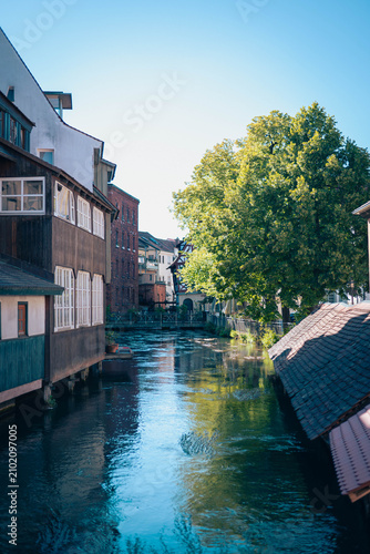 Photography Idyllische Fachwerkhäuser am Wiesentkanal im historischen „Klein-Venedig“ von Fo