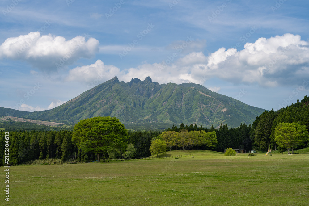 Fototapeta premium Mt. Nekodake, Mt. Aso with Jagged Peaks Under the Clear Blue Sky, Kumamoto, Japan