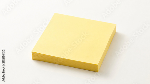 Papier adhésif jaune minimaliste sur fond clair