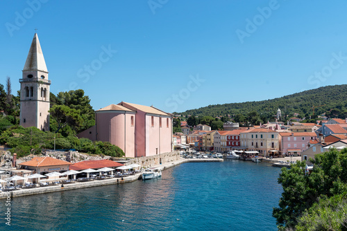 Lussingrande is a village of 917 inhabitants on the Croatian island of Lussino, located in the southern part of the Kvarner archipelago.