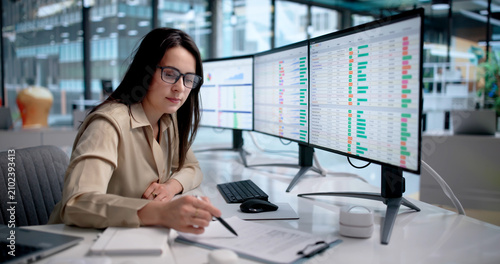 Cuadro en lienzo Woman Analyzing Medical Billing Spreadsheet Data On Computer