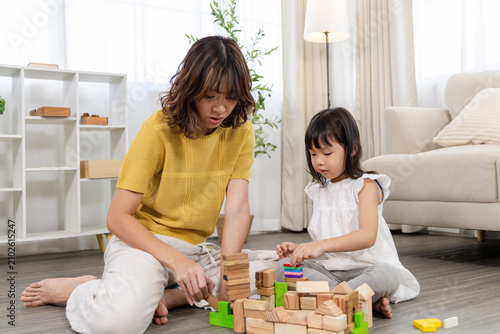Foto Family bonding relationship, education, homeschool mom and little girl playing w