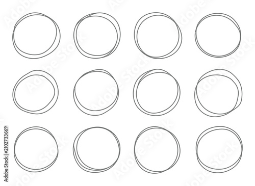 Fotografía 質感のある輪郭を持つ手描きの不完全な円12個のグリッド