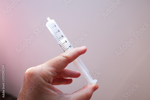 Obraz na plátně Hand Holding Syringe
