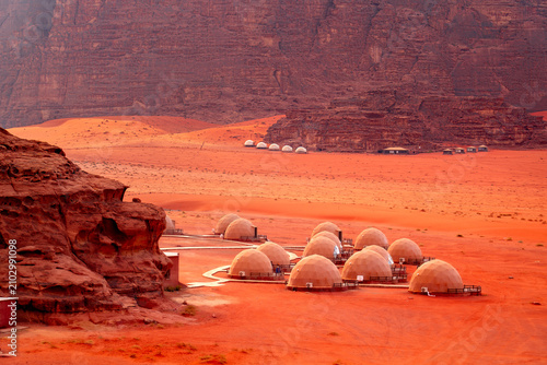 Foto Top view on future camping site amidst the Martian landscape Wadi Rum Desert, tourist campsites in Jordan