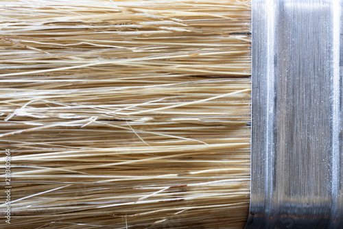фотографія This is an extreme close-up image of the bristles and metal ferrule of a paintbrush