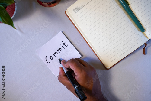 Obraz na płótnie Commit Action Plan Yellow Note