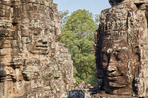 Quadro su tela The stunning Bayon Temple in Angkor, Cambodia, known for its many smiling faces