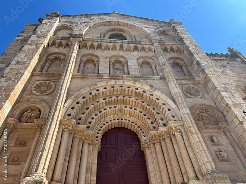 Fotografie Zamora cathedral romanesque architecture facade in spain