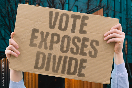 Konstfotografi "Vote Exposes Divide" Ballot reveals a deep split