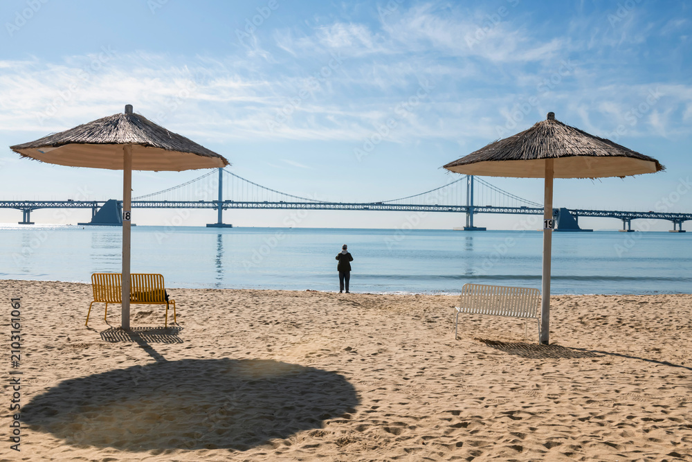 Fototapeta premium Tourist on Gwangalli beach with view Gwangan Bridge, Busan