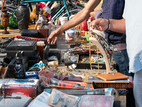 Flohmarkt - Trödel - Rarität suchen und Schnäppchen finden