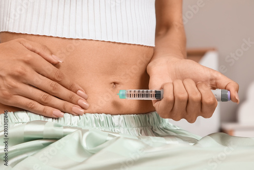 Woman injecting insulin int...