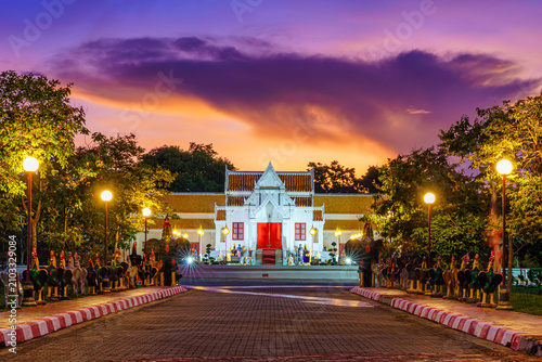 Fotografie Court of Thai King Naresuan statue monument after demolishing the structure that obscured the front move it to the back for dignified and beautiful