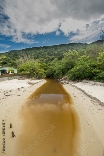 Konstfotografi Pequeno riacho que corre para o mar