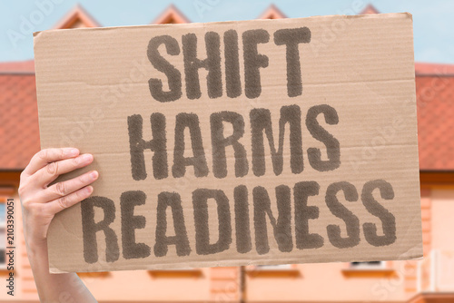 Bild auf Leinwand "Shift Harms Readiness" Change disrupts preparedness