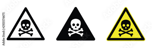 Foto Danger Symbol: Three triangular warning signs with the universal symbol of a skull and crossbones, signifying poison or hazardous material