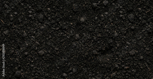 Foto Rich black fertile soil texture background for agriculture