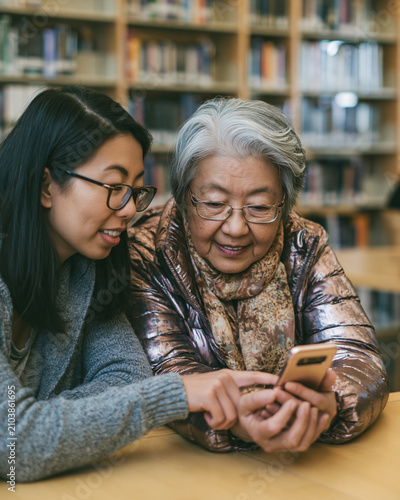 Older adult learning digital privacy settings