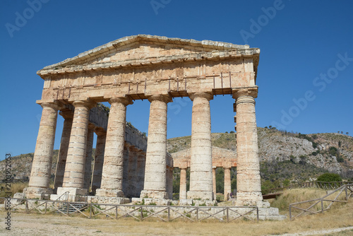 Fotografie Temple de Ségeste - Parc archéologique de Ségeste - Sicile - Italie
