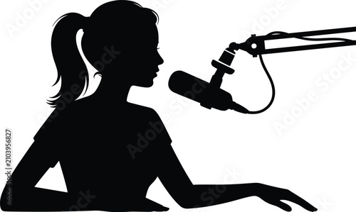 Foto Podcast host silhouette woman speaking into microphone modern communication conc