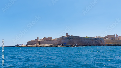Obraz na plátně Massive historic stone bastions of Fort St Elmo stretching along the Mediterrane