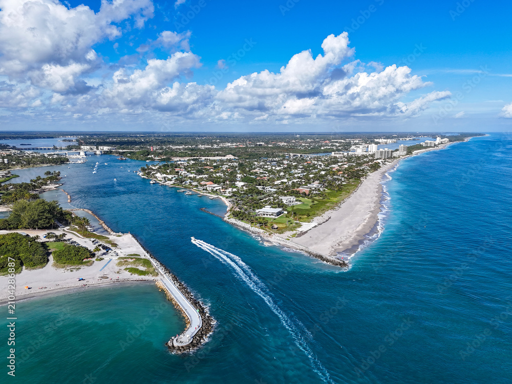 Fototapeta premium Boat headed back to port from the Atlantic Ocean at Jupiter Inlet in Palm Beach County, Florida.