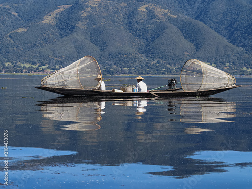 pêcheurs sur le lac Inlé au Myanmar