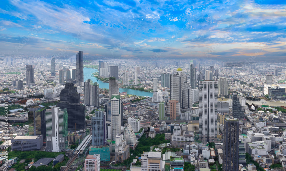 Fototapeta premium Panoramic view of Bangkok skyline downtown in business financial center