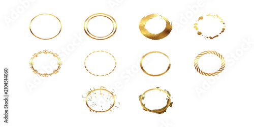 Foto Set of ten golden circular frames and luxury ring borders for elegant design pro