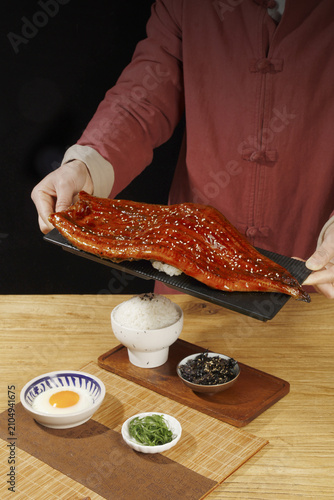 Quadro su tela Japanese Chef Preparing Kabayaki Grilled Eel with Rice and Traditional Condiment
