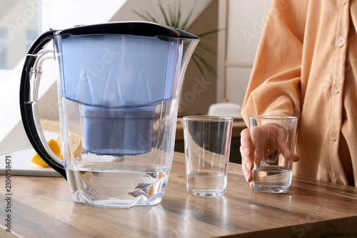 Water filter pitcher with f...