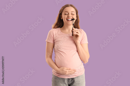 Young pregnant woman eating...