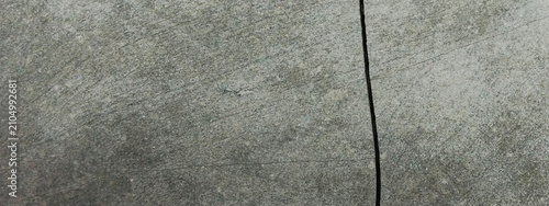 Принти на полотні The concrete surface has developed vertical cracks.