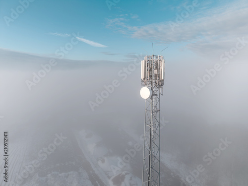 Cuadro en lienzo High telecom tower over frozen fog covered land