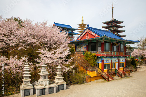 Obraz na plátně 기념비,모형,칠층석탑,다보탑,삭가탑,벚꽃,언덕,천수각,안면암,안면도,태안군,충남