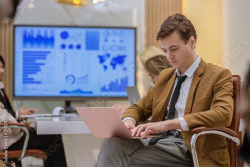 фотографія Diverse colleagues gather in brainstorm discuss statistics together