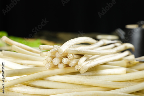 Fotografía Fresh Lotus Root Strips and Stems from Honghu Lake - Asian Aquatic Vegetable