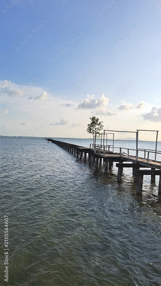 Fototapeta premium pier in the sea