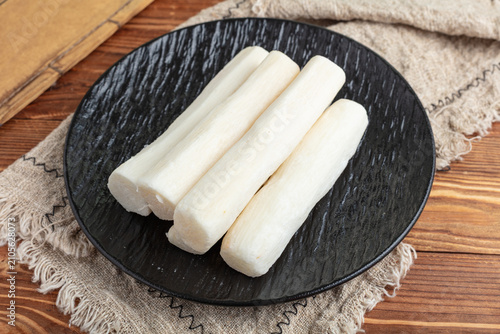 Bild auf Leinwand Peeled Yam Sticks on a Black Plate