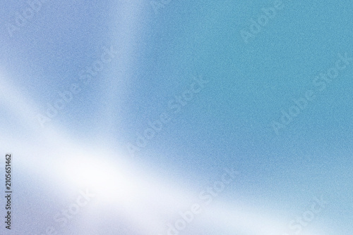 Foto A soft blue sky gradient with faint dreamy clouds creates a calm, airy atmosphere, ideal as a minimalist backdrop for weather, travel, or wellness designs