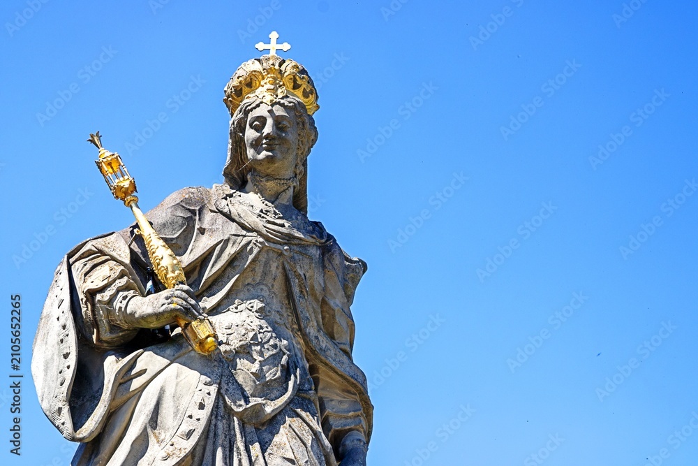 Obraz premium bamberg, deutschland - statue der heiligen kaiserin kunigunde mit textfreiraum