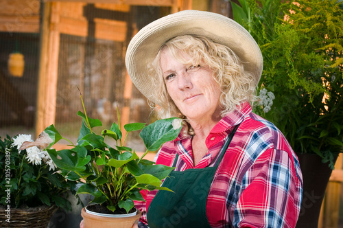 woman with hat in the garden