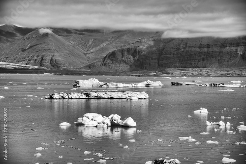 Photography Beautiful Jokulsarlon glacier lagoon landscape with floating ice formations