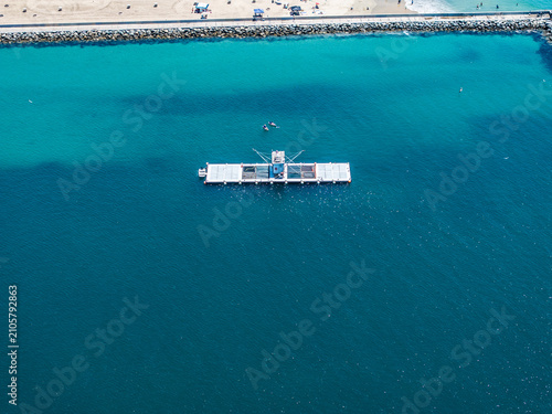 Foto aerial view of parts of Entrance Channel in Newport Beach with Newport Bait Bar